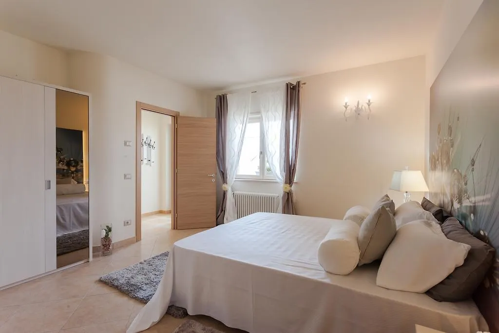 Villa Krizia Luxury Suites Bardolino 0*,